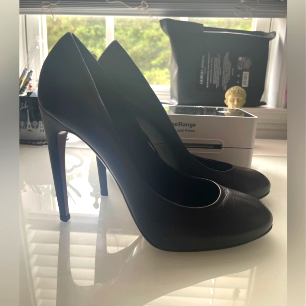 Authentic Gucci Black Stiletto Pump Women's Size 40 or 9.5 US